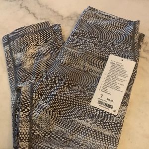 NWT Lululemon Align Crops size 8